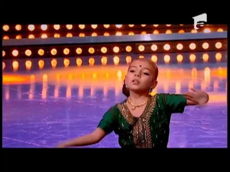 "Zeițele dansului” au opt ani și se pricep la matematică, dar extrag radicalii din dansul indian