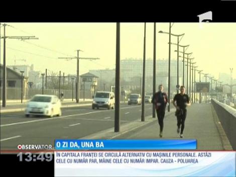 În Capitala Franţei se circulă alternativ cu maşinile personale