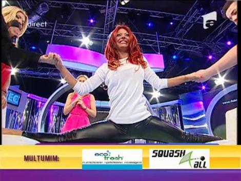 Ana Maria Mocanu face şpagatul pe două scaune