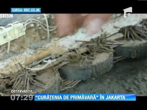 În ultimii trei ani, de pe străzile Jakartei au fost strânse de locuitori peste două tone de cuie