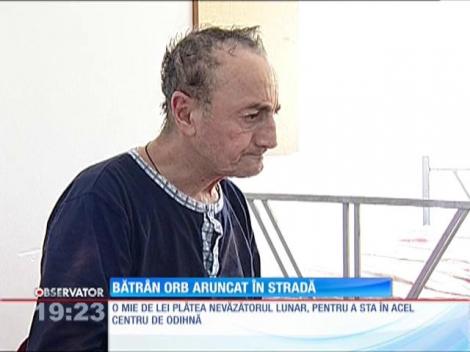 Bătrân orb aruncat în stradă