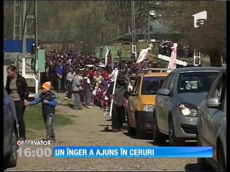 Fetiţă de trei ani, sfâşiată de câinele vecinilor, înmormântată