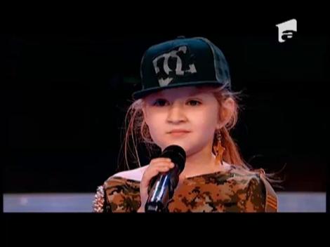 I se spune Bestia şi a învăţat să danseze de la televizor. "Înălţimea Voastră, sărut mâinile!"