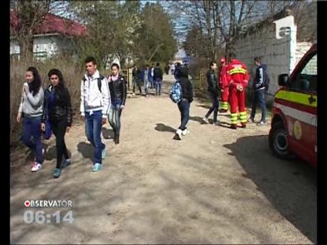 Grenadă descoperită în curtea şcolii