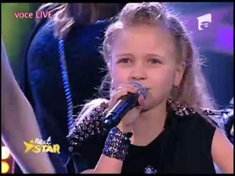 Mara are opt ani și iubește rock 'n' roll-ul. Bravooo!