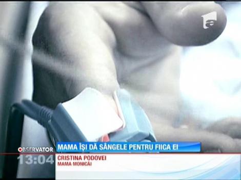 Mama își dă sângele pentru fiica ei