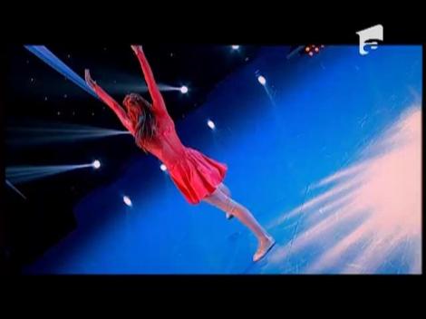 Andrada Anton primește 3 steluțe aurii din partea juriului România Dansează