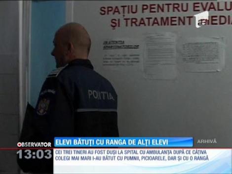 Trei elevi din Curtea de Argeş au ajuns la spital bătuţi măr de câţiva colegi mai mari