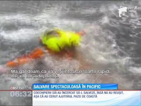 Salvare spectaculoasă în Oceanul Pacific!