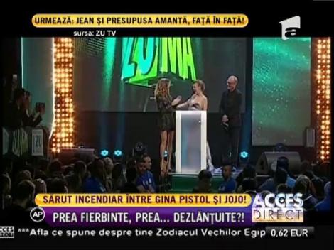 Prea fierbinți, prea... dezlănțuite! Jojo și Gina Pistol, sărut incendiar pe scena ZU Music Awards!