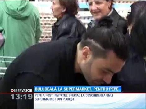 Îmbulzeală la deschiderea unui supermarket din Ploieşti