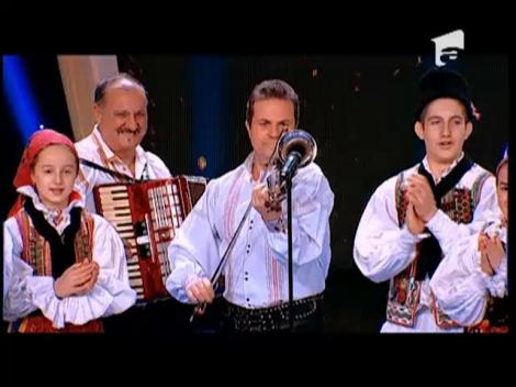 Juriu: Ansamblul Zestrea Budurești primește 3 stele aurii din partea juriului "România Dansează"