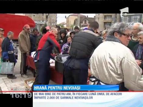 Un om de afaceri din Satu Mare împarte sarmale oamenilor nevoiaşi