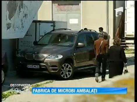 Sute de kilograme de carne alterată au fost descoperite într-o fabrică de mezeluri