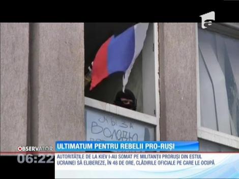 Activiştii pro-ruşi au fost somaţi să părăsească instituţiile din două oraşe ucrainene