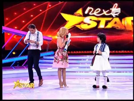 Simona Gherghe, cadouri pentru Akis: O carte de istorie și o hartă