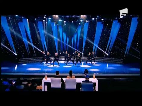 Îmbrăcate în piele, la vânat de stele! Fetele de la Illquens sunt BOLNAV de BUNE