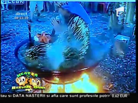 Smiley News: Bucătarul care se gătește singur