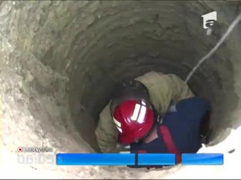 Biciclist căzut într-o groapă nesemnalizată de 7 metri