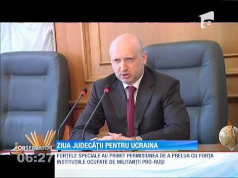 Forţele speciale din Ucraina au primit permisiunea de a prelua cu forţa instituţiile ocupate de militanţii pro-ruşi