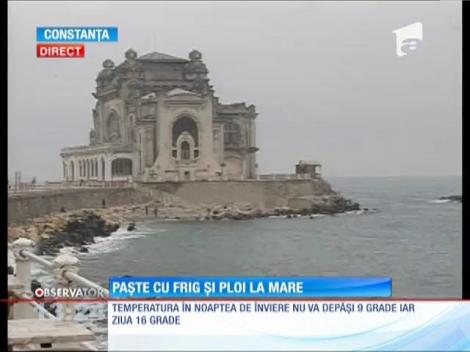 Paşte cu frig şi ploi la mare