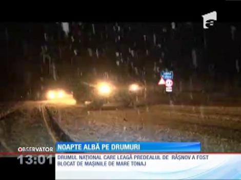 Update / Mai multe drumuri naţionale din Prahova şi Braşov, acoperite de zăpadă