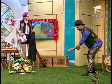 Meci de tenis: orășeni vs. țărani