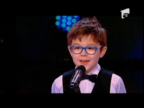 Fetele nu-i dau pace: Adam, micul star din videoclipul lui Connect-R, a cucerit și steluțele aurii