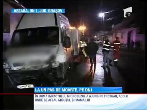 Un microbuz cu 17 pasageri la bord a fost implicat într-un grav accident rutier pe DN1
