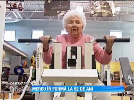 O femeie în vârstă de 92 de ani, clientă fidelă la o sală de fitness din Kansas