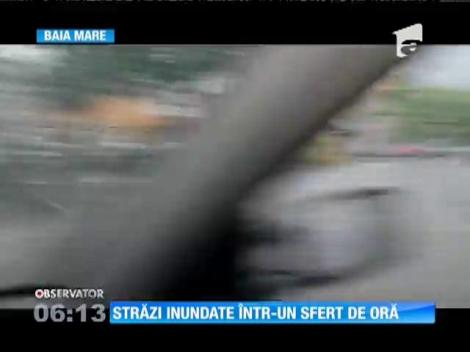 O ploaie torenţială a provocat inundarea mai multor străzi din Baia Mare