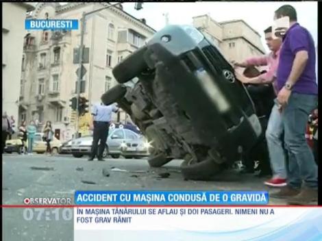 O femeie insărcinată, implicată într-un accident pe un bulevard din Capitală