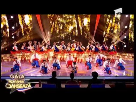 Kozaciok vs X-Tazy | Ansamblul Kozaciok a câștigat duelul cu fetele de la X-Tazy