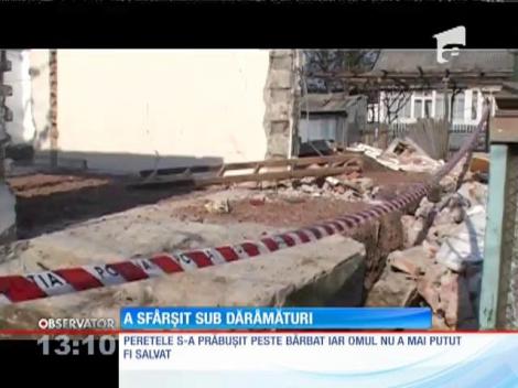 Un bărbat a sfârșit sub dărămăturile unei case