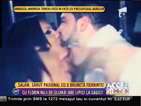 Florin Salam, sărut pasional cu o brunetă fierbinte!