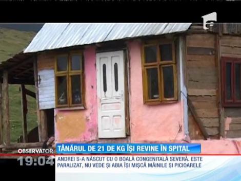 Tânărul de 23 de ani şi 21 de kilograme își revine în spital