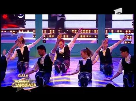 Pisicuțele nu au zgâriat suficient de rău: Trupa G-Buzz a câștigat duelul cu fetele de la The Kittens