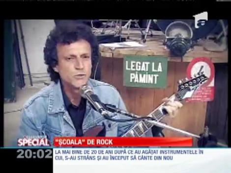 SPECIAL! Un grup de iubitori de rock din Târgu Cărbuneşti a transformat o fostă hală în sală de repetiţii