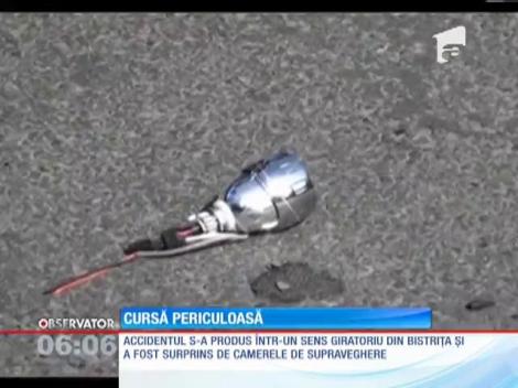 Un motociclist şi iubita lui au scăpat ca prin minune dintr-un accident teribil