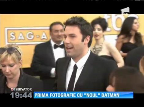 Batman îşi schimbă şi faţa, şi costumul!