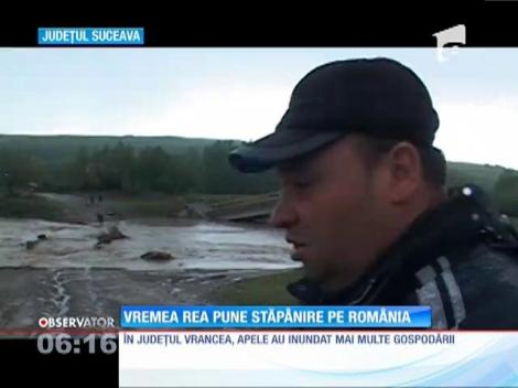 Râurile din zece judeţe sunt sub Cod portocaliu de inundaţii