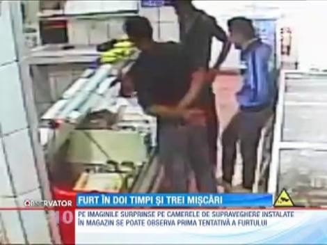 Trei indivizi au realizat un furt în doi timpi şi trei mişcări
