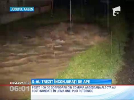 O comună din Argeş a fost acoperită de ape în miez de noapte