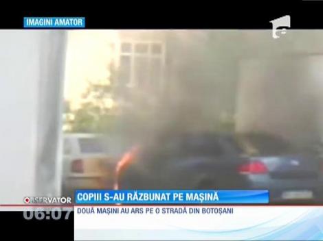 O maşină a fost incendiată în plină zi pe o stradă din Botoşani