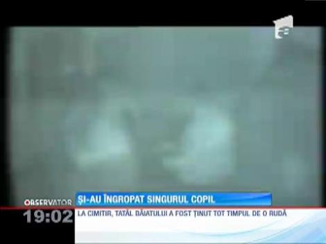 Tânărul pe care părinţii l-au trimis la şcoală şi l-au luat de la morgă a fost condus pe ultimul drum