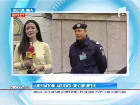 Patru judecători, acuzaţi de corupţie