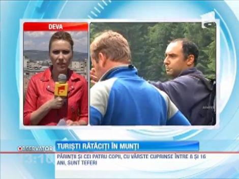 Turişti rătăciţi în munţi