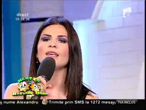 Ellie White: "Sete de noi"