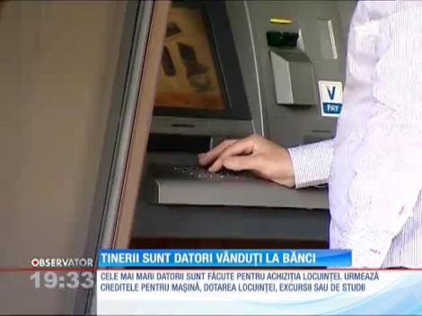 Tinerii din România sunt datori vânduţi băncilor