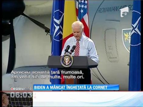 Vicepreşedintele Statelor Unite, Joe Biden, şi-a scos soţia la plimbare în Centrul Vechi